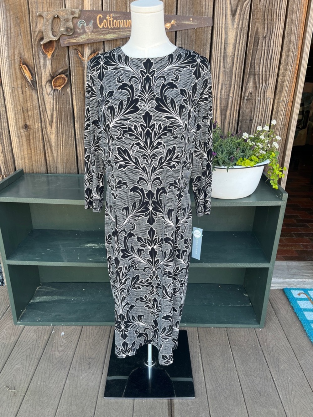 London Times size 16 black and ivory three-quarter sleeve dress NWT 2104